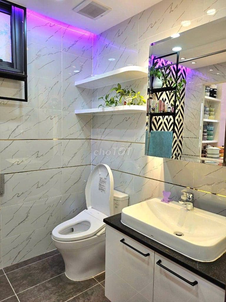 Фото 2: Продаётся VIP-квартира Akari, высокий этаж, 3 спальни, 3 санузла, 121 м², с полной мебелью, 6,5 млрд.