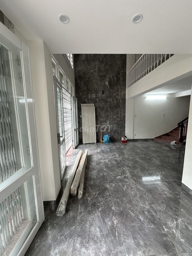 Фото 3: Сдается квартира в доме 52 Phạm Hùng, кв. 5, р-н 8 — ЦОКОЛЬНЫЙ ЭТАЖ — УГЛОВАЯ КВАРТИРА 130 м²