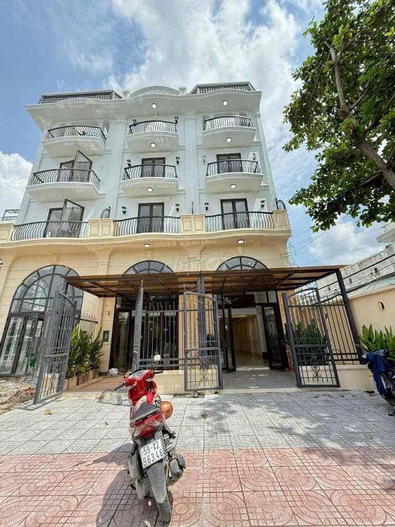 Витрина шопхауса в ЖК ZentaHome, тротуар 5–6 м, под любой бизнес