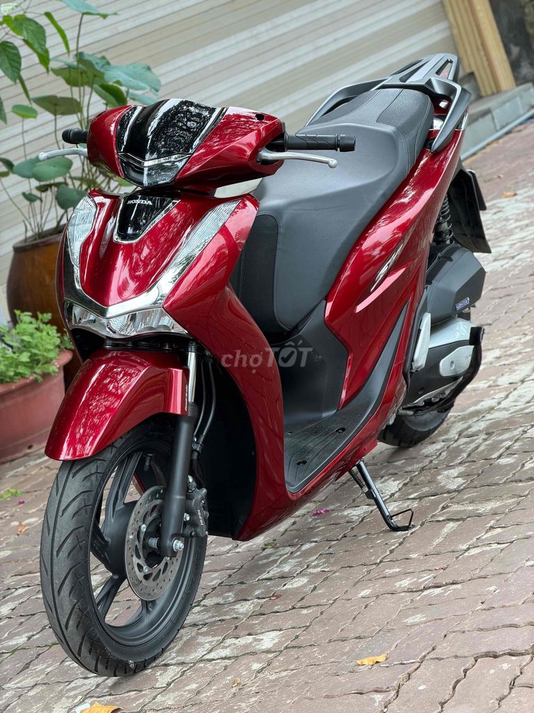 Honda SH125i CBS 2023 красный, собственник