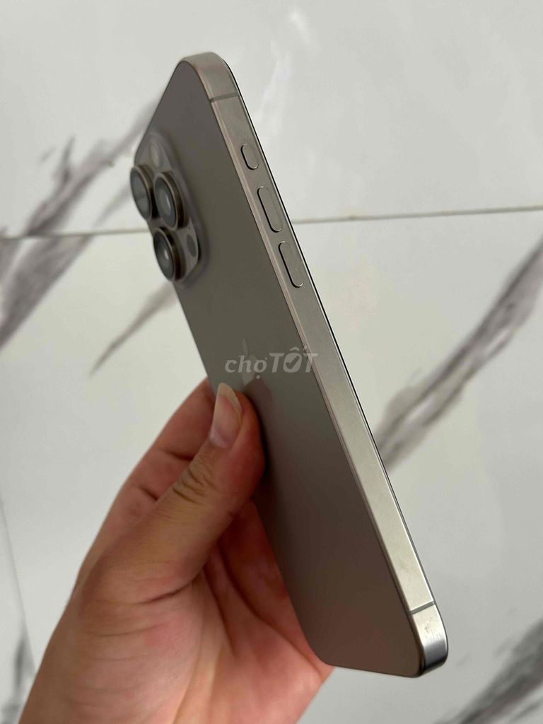 Фото 2: Apple iPhone 15 Pro Max 256GB Серый, заменена задняя крышка