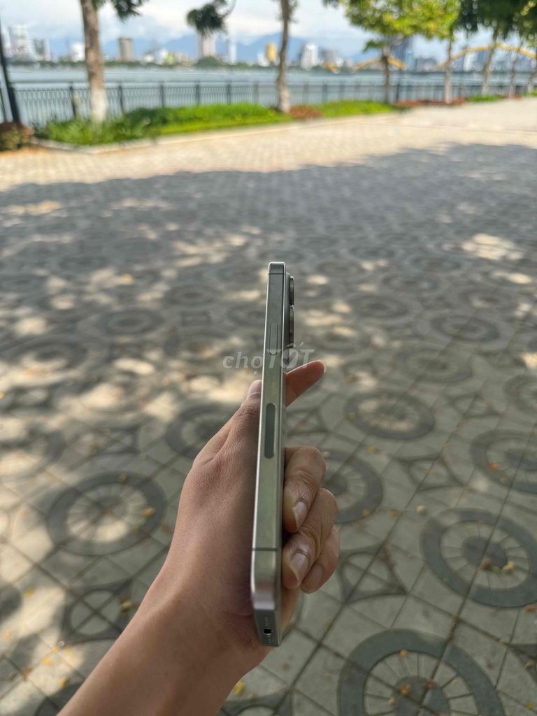 Фото 3: Apple iPhone 15 Pro Max 256GB Titan, как новый