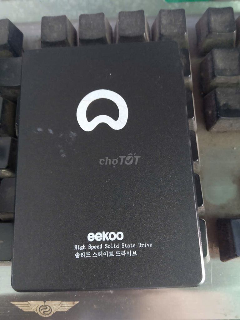Б/у SSD-накопитель Eekoo V100 128GB SATA 3