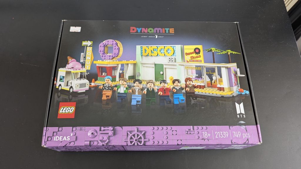 Фото 2: LEGO 21339 BTS Dynamite 749 деталей