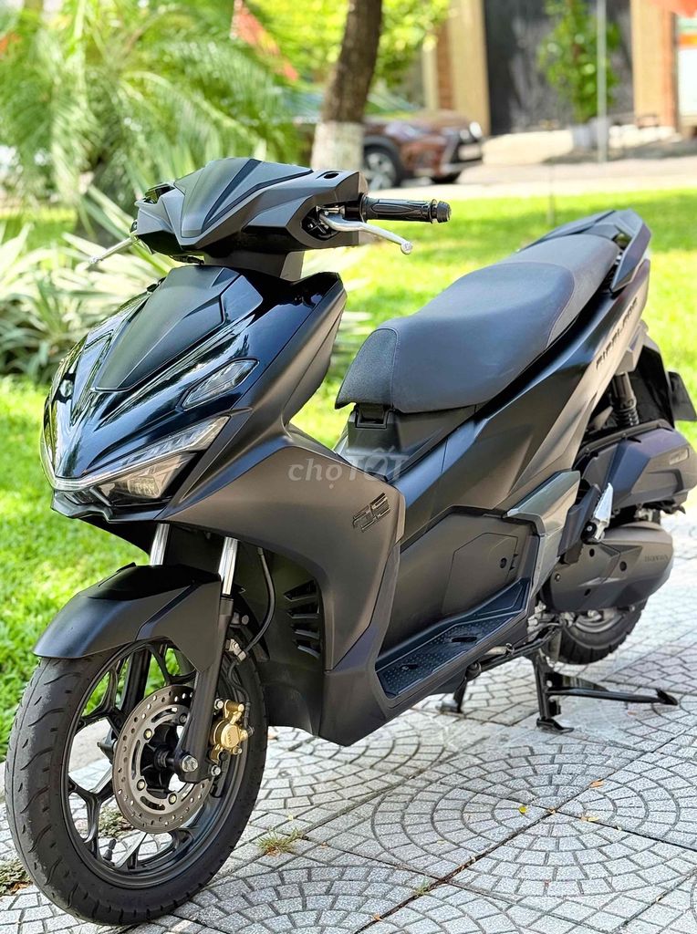 Фото 2: Honda Air Blade 2026 Черный
