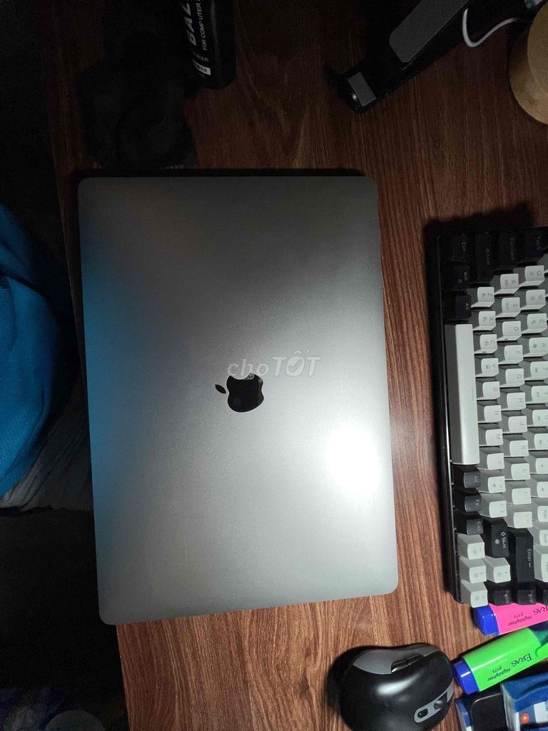 Фото 2: Apple Macbook Pro 2019 i9 15 inch 16GB/256GB Серый