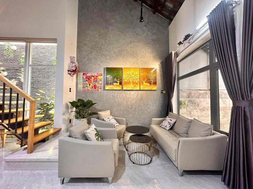 🏡 Сдается дом с фасадом на Нгуен Хыу Хао, район Нам Вьет А 📍 Отличное расположение