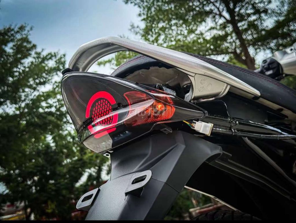 Фото 3: Yamaha Exciter 57CCK серебристый