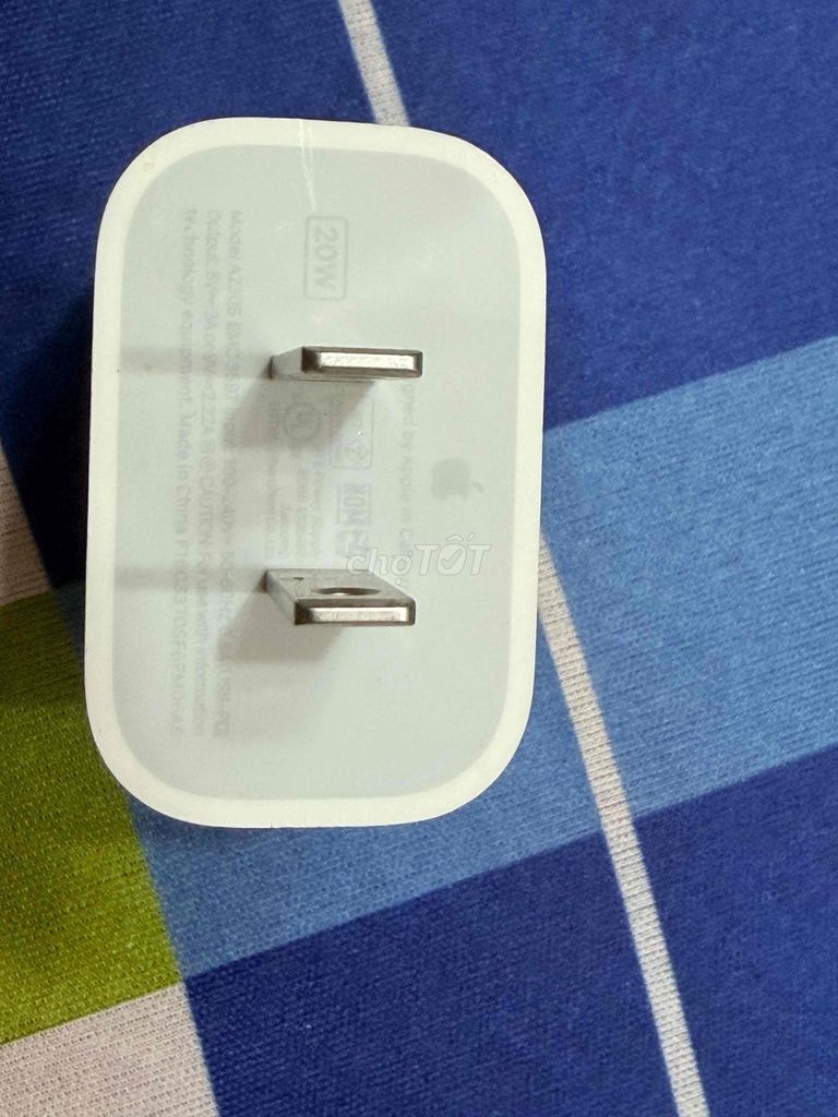 Фото 2: Зарядное устройство Apple 20W Япония