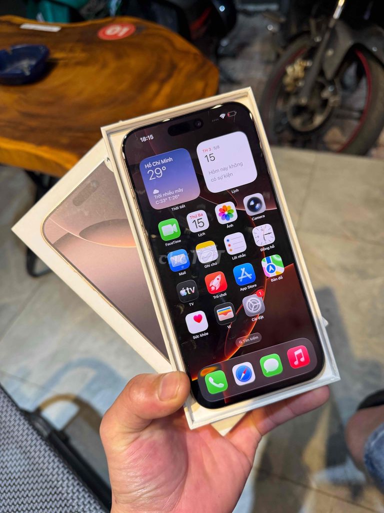 Фото 2: iPhone 16 Pro Max 256GB цвета «пустыня»