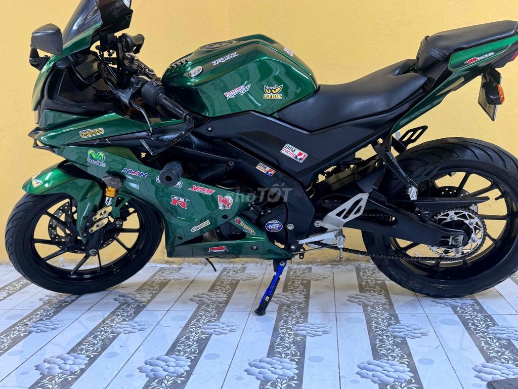 Yamaha R15 Зеленый, мотоцикл с ручным сцеплением