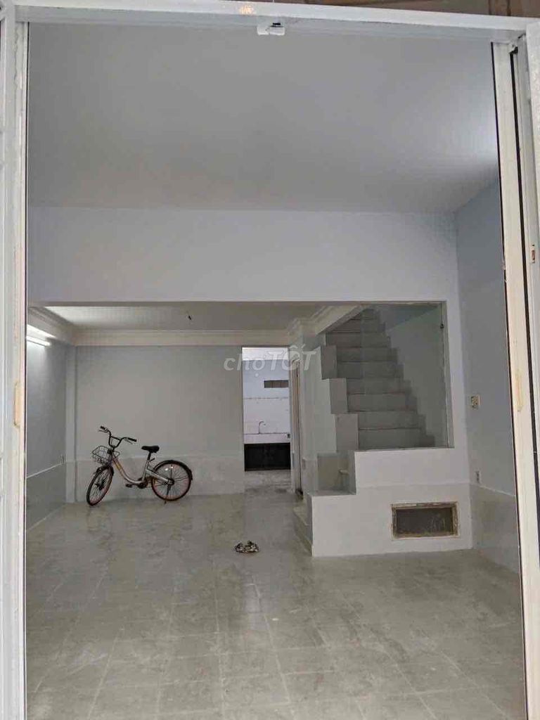 Фото 2: Дом 1 этаж + 1 мансарда, 3 спальни, 5x12 м, переулок для автомобилей, район Кьеу Дам, 793 Чан Суан Соан