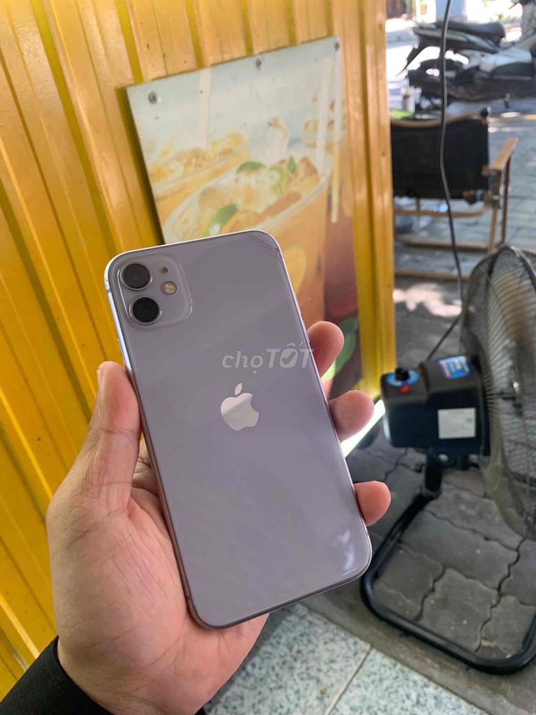 Фото 2: Apple iPhone 11 Фиолетовый