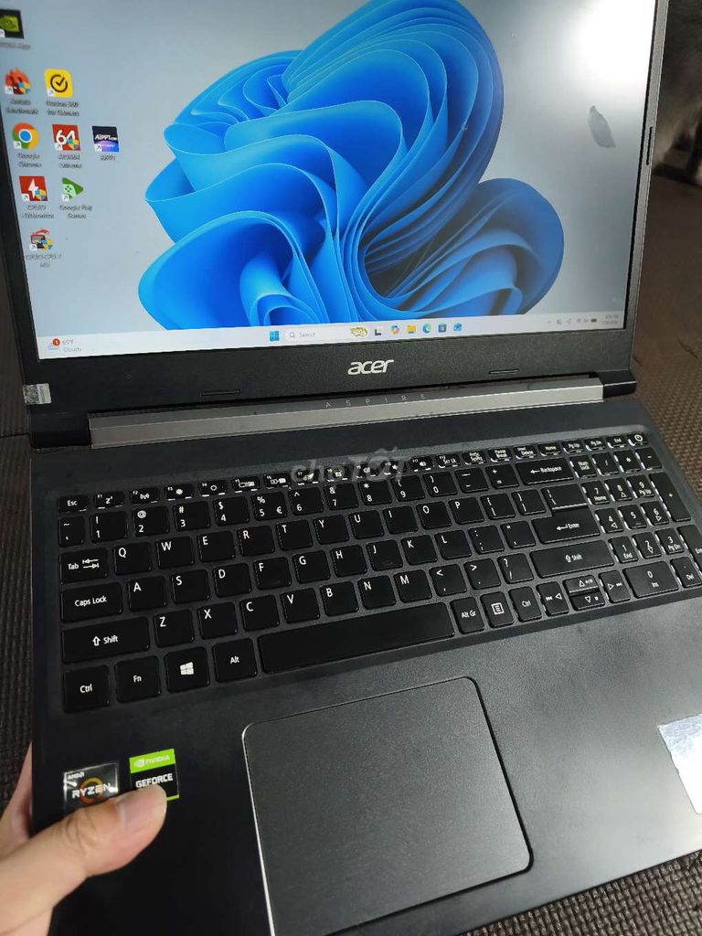 Acer gaming R7-3750H GTX 1650Ti 16GB/SSD 15.6