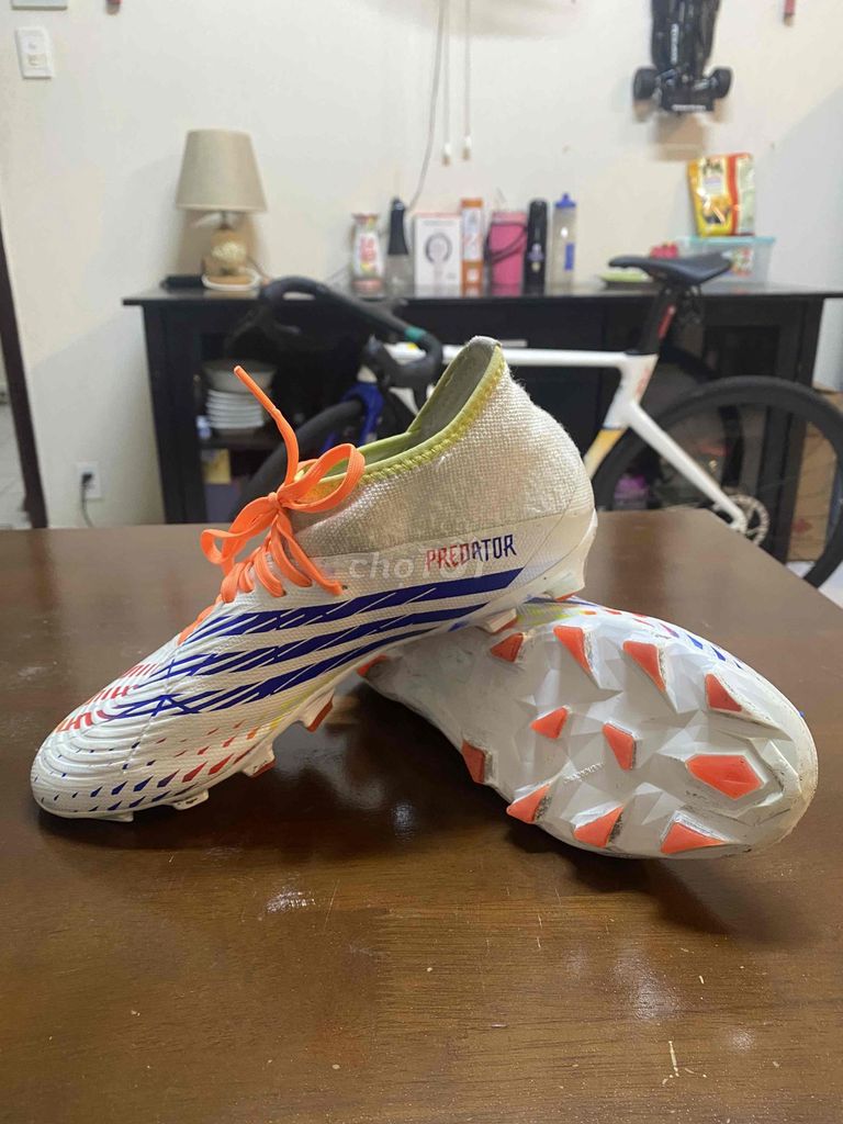 Фото 2: Бутсы футбольные Adidas Predator мужские белые