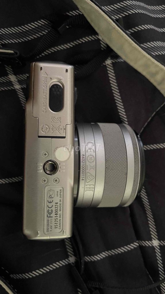 Фото 2: Продам фотоаппарат Canon M с объективом 15-45 и фиксом