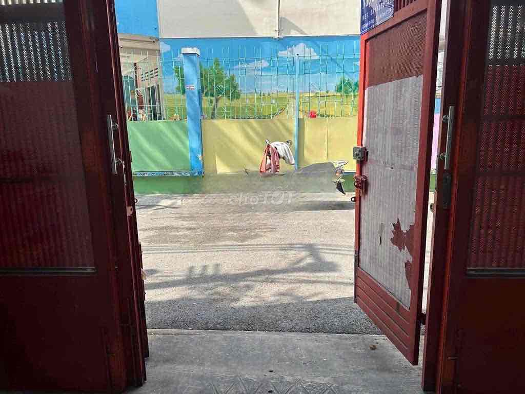 частный дом для проживания и под коммерческое помещение