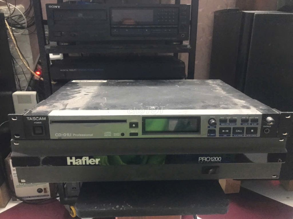CD-плеер Tascam CD-01U для студии и сцены