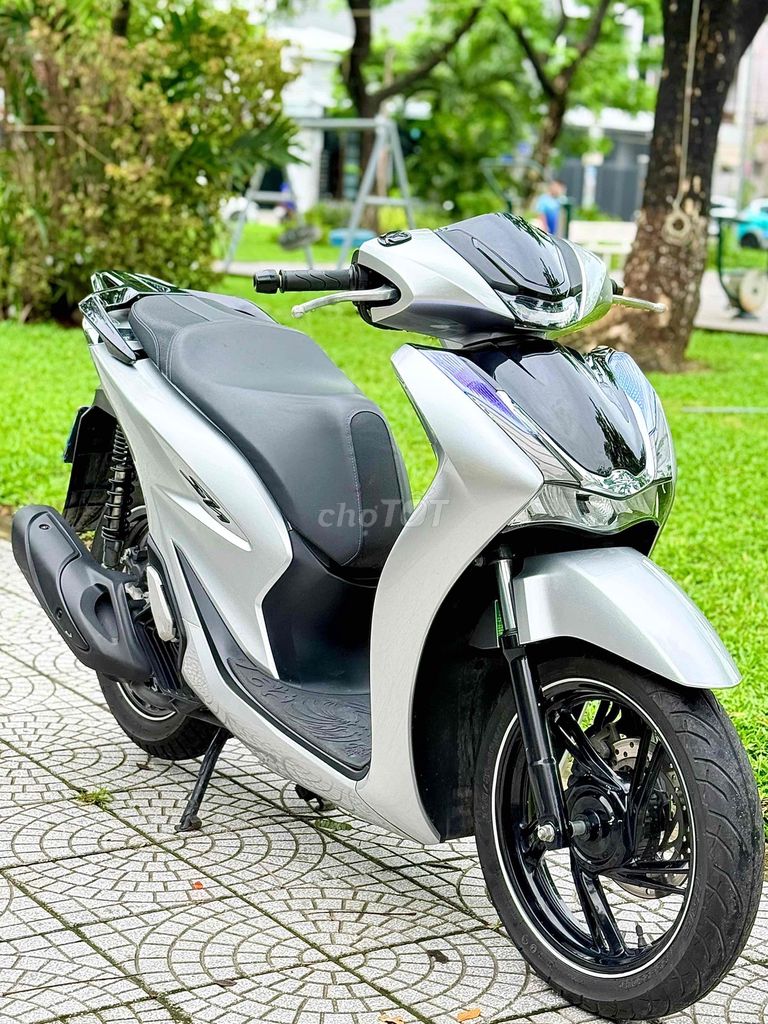 Honda SH 125 2023 серебристый