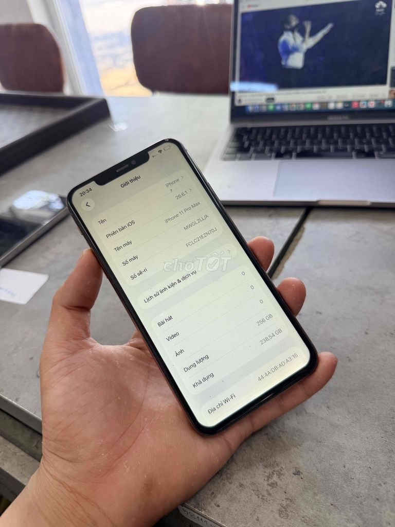 Фото 2: Apple iPhone 11 Pro Max 256GB золотой