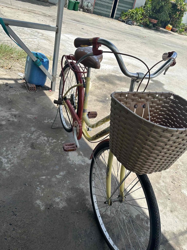 Фото 3: Женский велосипед желтого и красного цвета