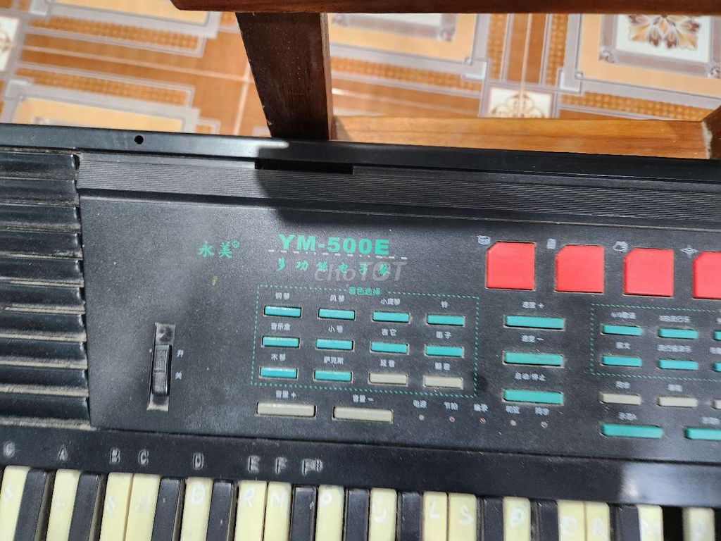 Фото 2: Электрогитара YAMAHA YM-500E черная