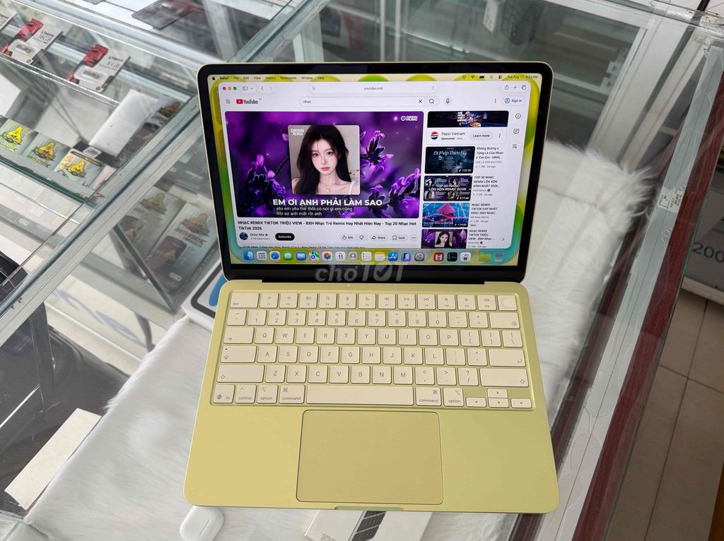 Apple Macbook Neo 8GB/512GB Зеленый как новый