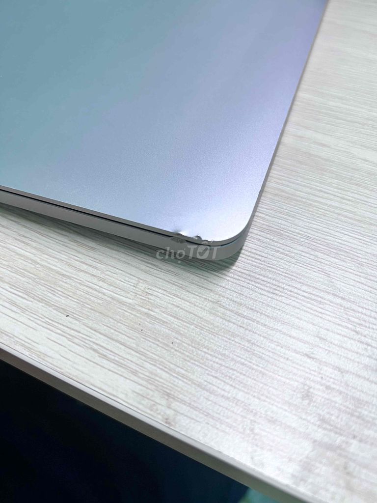 Фото 2: Apple MacBook Pro 2019 i7 16 inch 16GB/500GB Серый