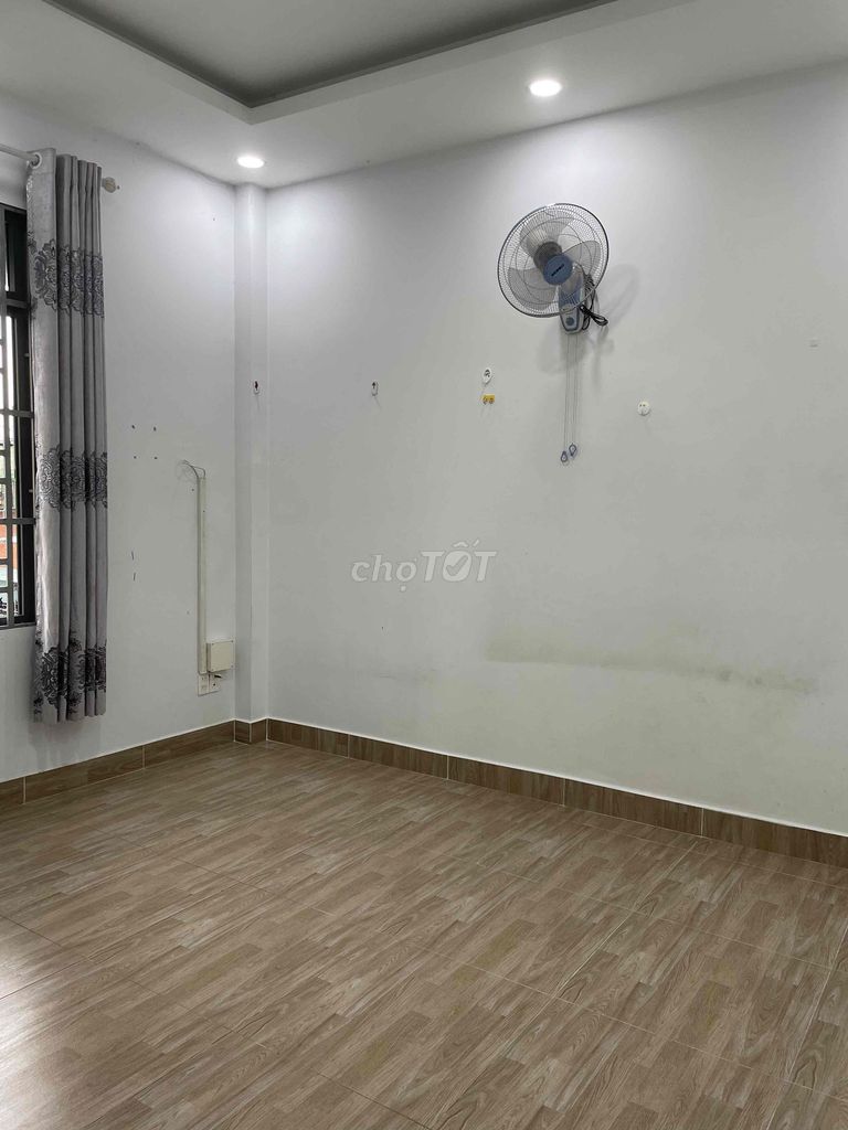 Фото 2: Комната в аренду PHAN VĂN HỚN