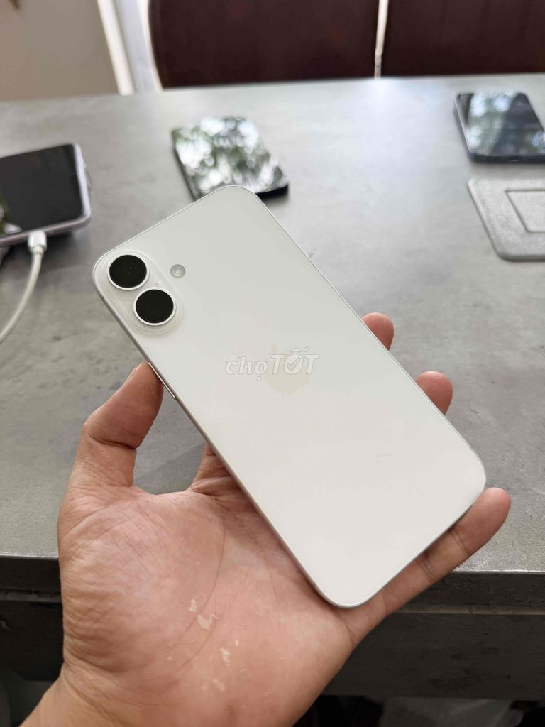Apple iPhone 16 Plus 128GB Белый Б/У