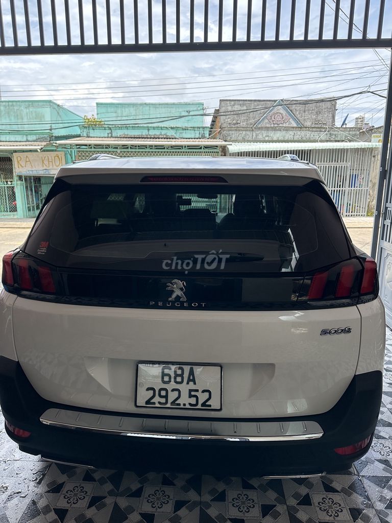 Peugeot 5008 2020 белый 96327 км