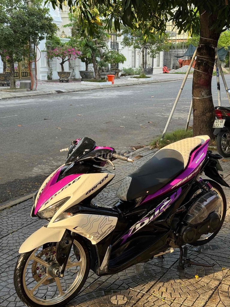 Yamaha NVX 155 ABS Белый Фиолетовый Черный