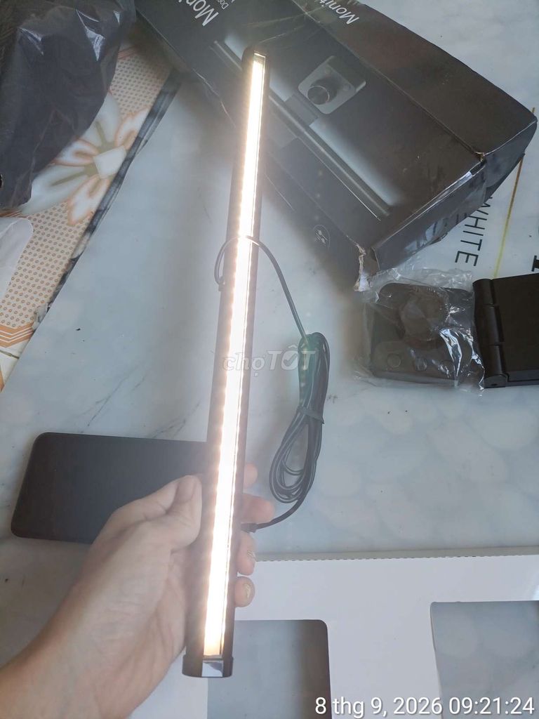 Фото 2: Настольная лампа Wiscolor черная USB 5W
