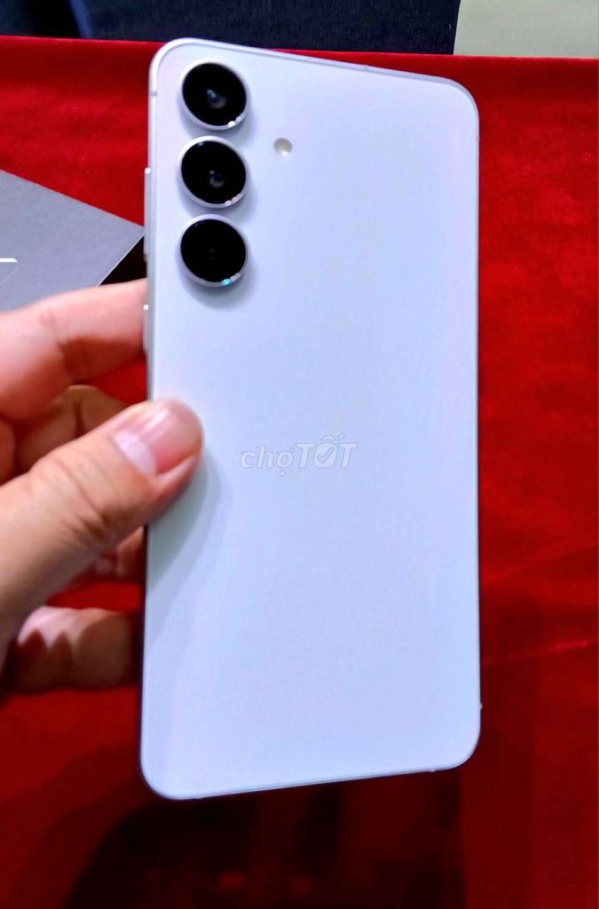 Фото 2: Samsung Galaxy S25 FE 128GB Белый