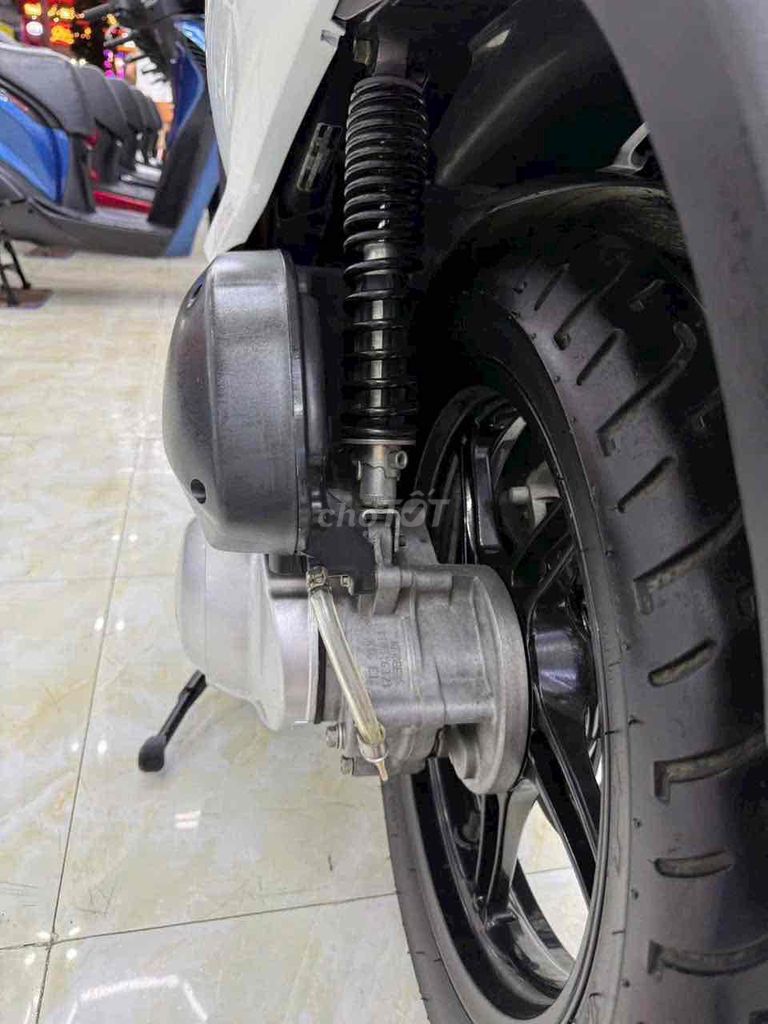 Фото 3: Honda SH 150 Ý 2010 Trắng
