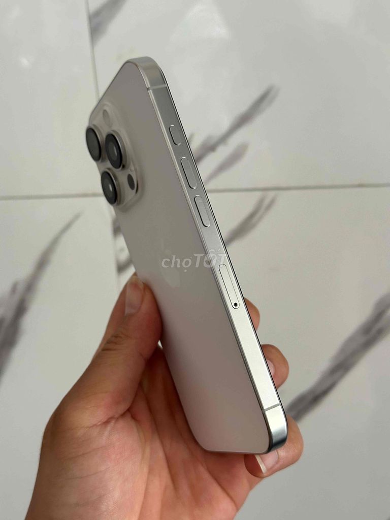Фото 2: Apple iPhone 16 Pro 256GB Белый 93%