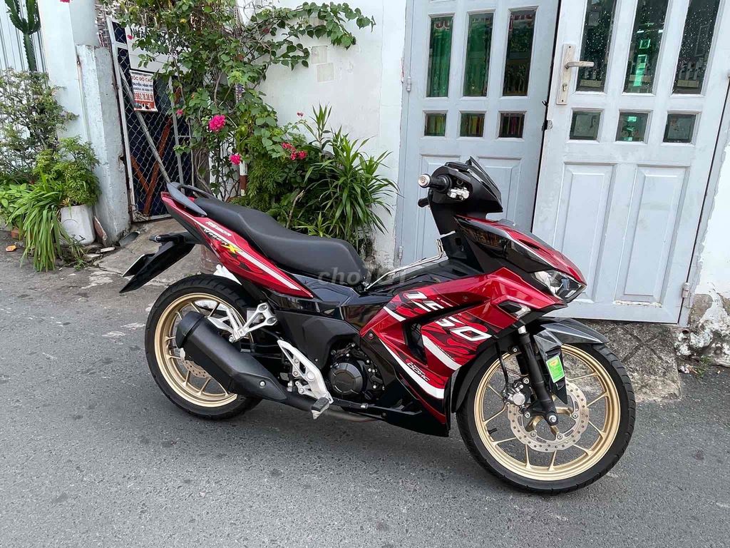Фото 2: Honda Winner 2024 Красный черный Вьетнам