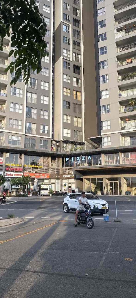 Свободна; Есть кондиционер, кровать, шкаф. Всего 8,5 млн/месяц. Связь ХЫОНГ для просмотра!