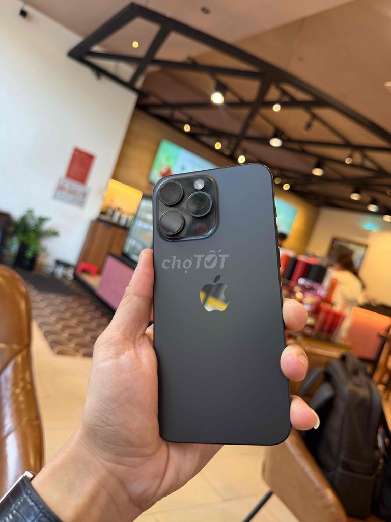 Фото 2: Apple iPhone 15 Pro Max 256GB Черный 99%