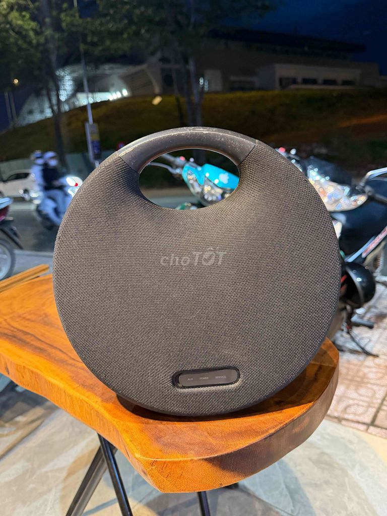 Фото 2: Bluetooth-колонка Harman Kardon Onyx Studio 6, чёрная