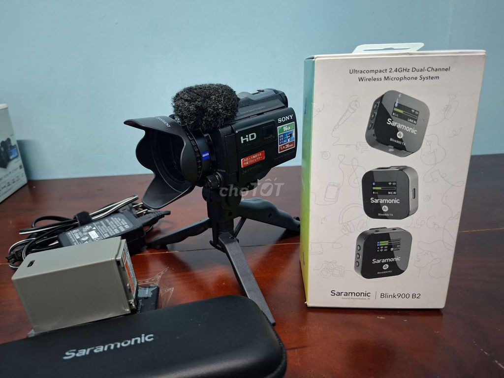 Фото 2: Видеокамера Sony HDR PJ790V с микрофоном Blink900 B2