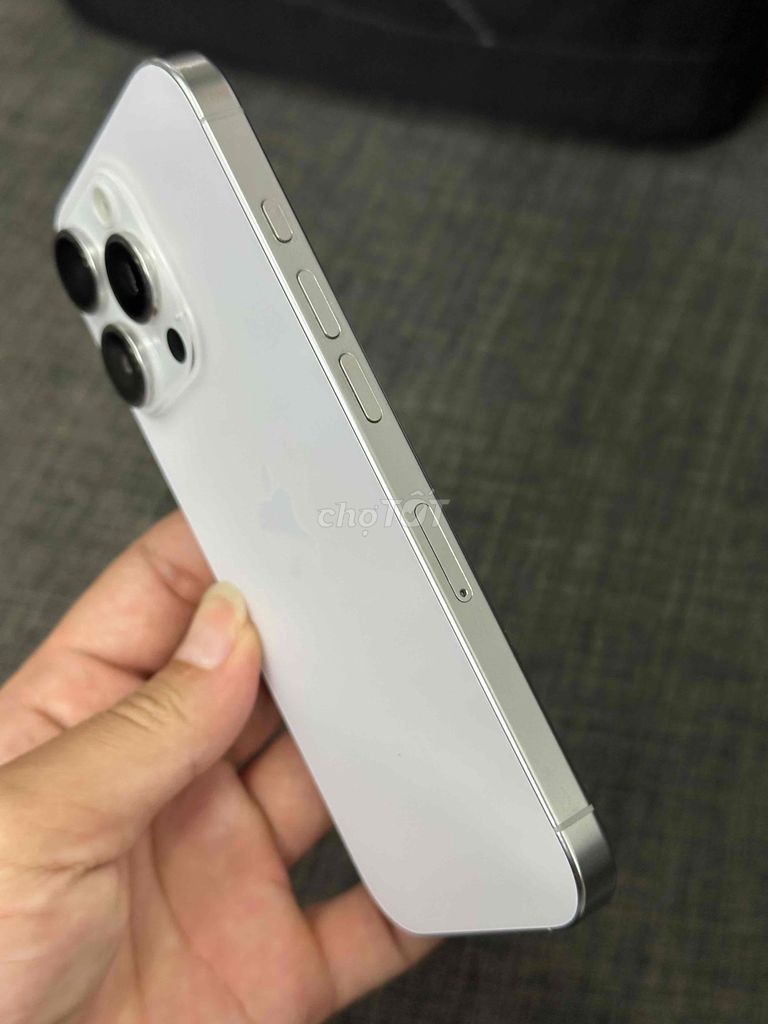 Фото 2: Apple iPhone 16 Pro 256GB Серебристый 95%