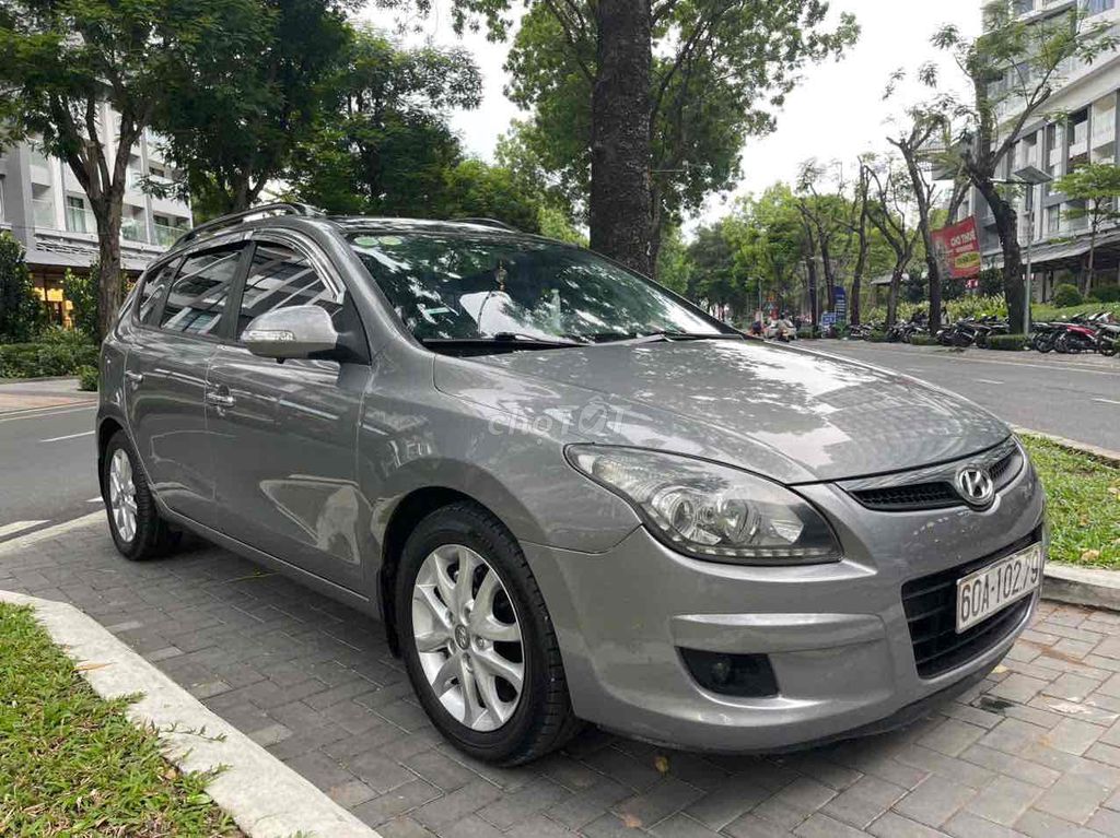 Hyundai i30 2011 Серый 5 мест