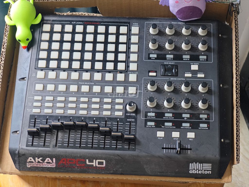 Фото 2: Контроллер Akai APC40 для Ableton Live с USB-кабелем