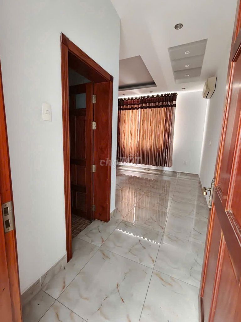 Фото 2: 🔥💯Nhà mặt tiền kinh doanh Tên Lửa 4,5x20m, 4 tầng, 5 phòng ngủ + máy lạnh, vỉa hè lớn 8m, kinh doanh đông đúc gần AEON
