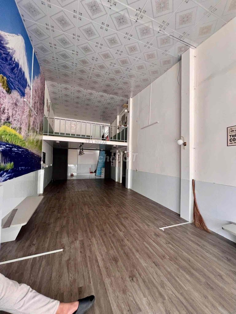 Фото 3: 2 смежных помещения с объединённым фасадом на улице Хонгбанг