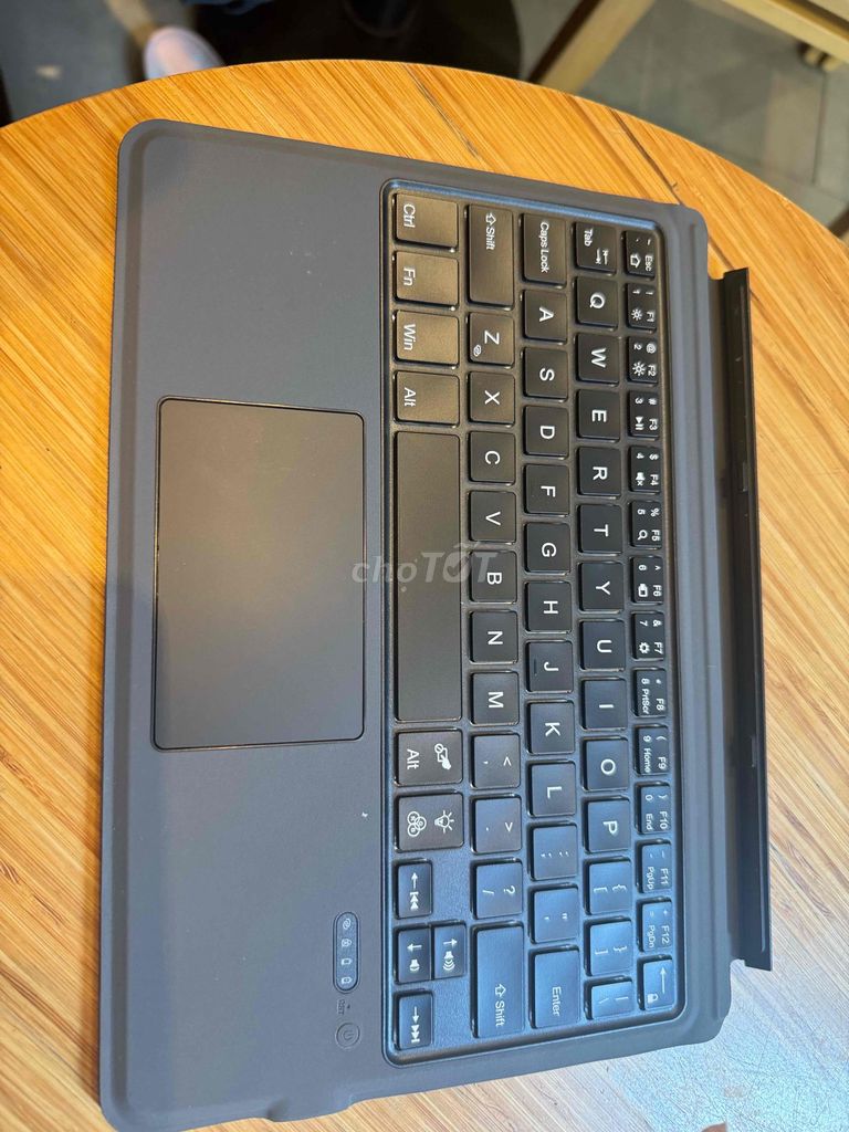 Surface серый с клавиатурой и стилусом