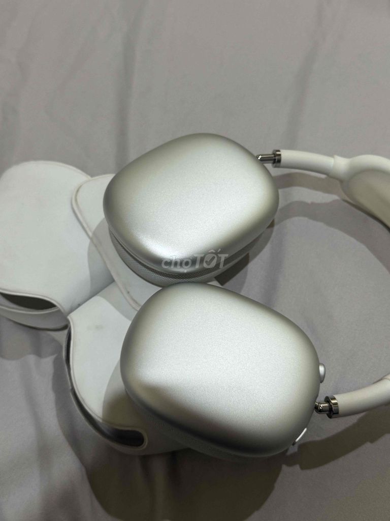 Наушники Apple AirPods Max серебристые с шумоподавлением