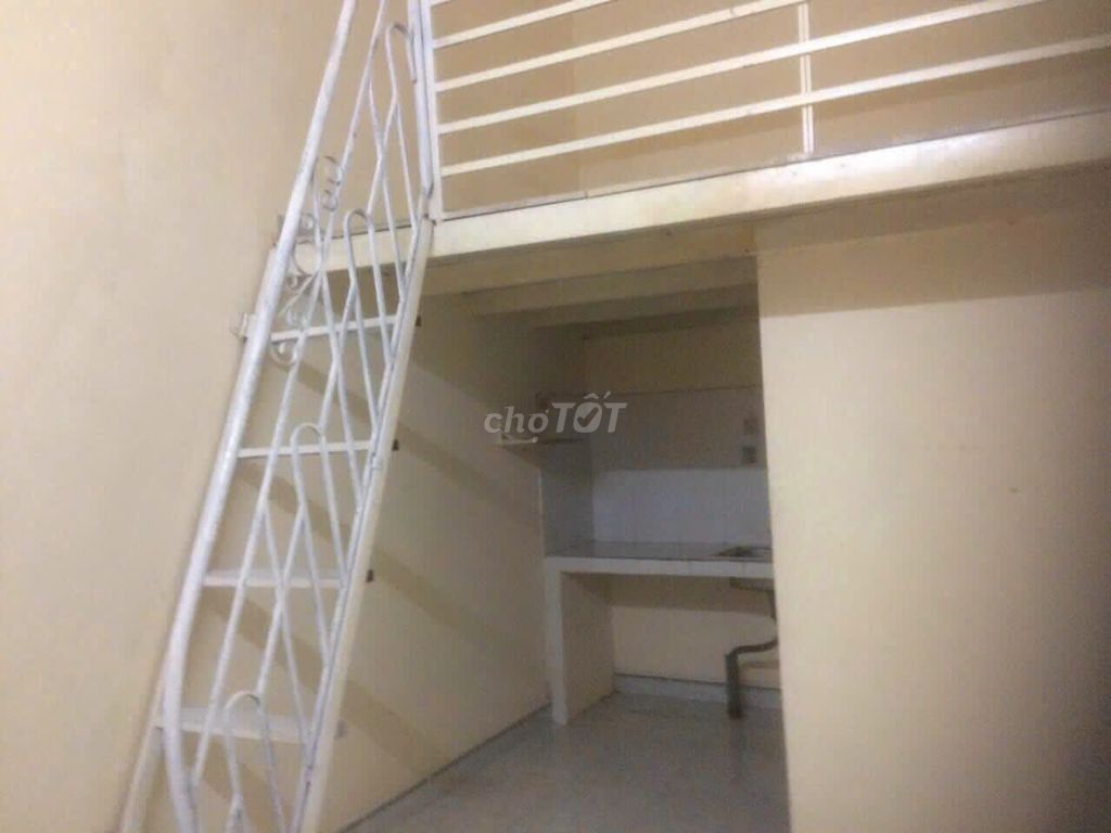 Сдается комната в аренду прямо в центре района 9