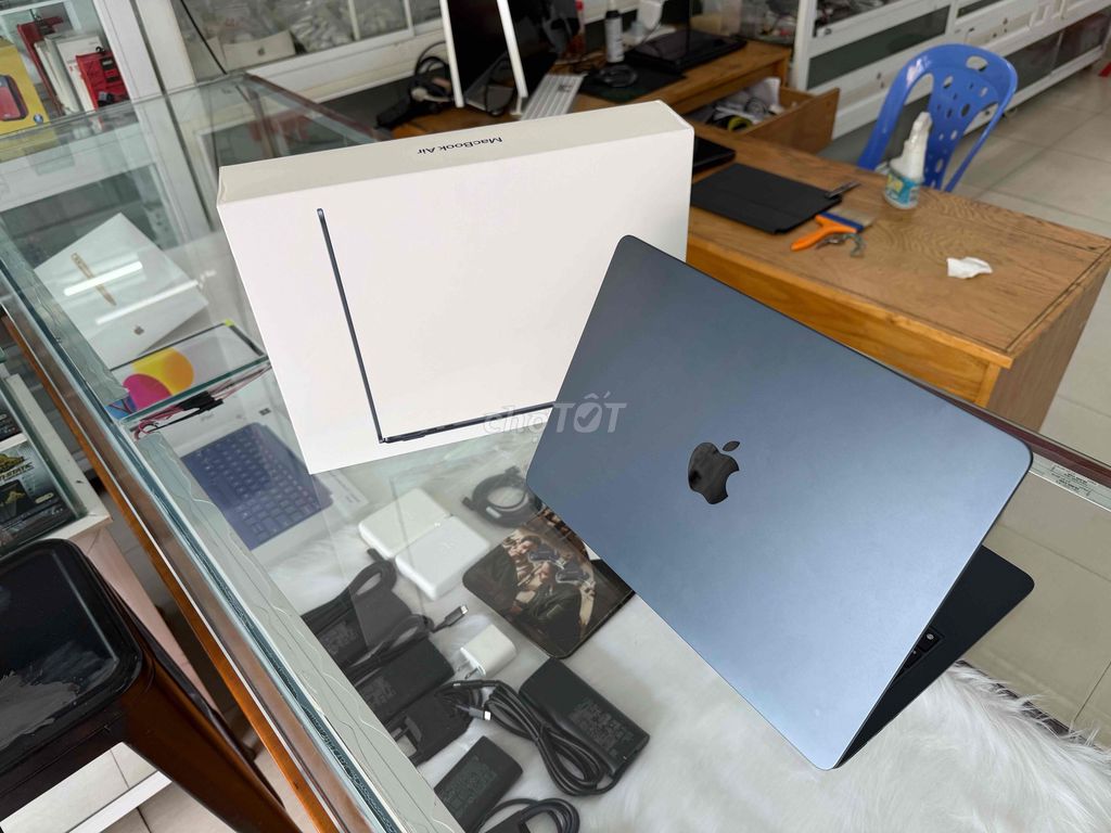 Фото 3: Apple Macbook Air M2 16GB/256GB Midnight 13.6 inch